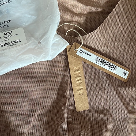 Skims sienna low back sheer sculpt shapewear shorts - Picture 10 of 10